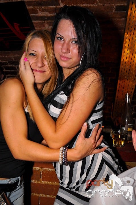 Party în Club Escape,