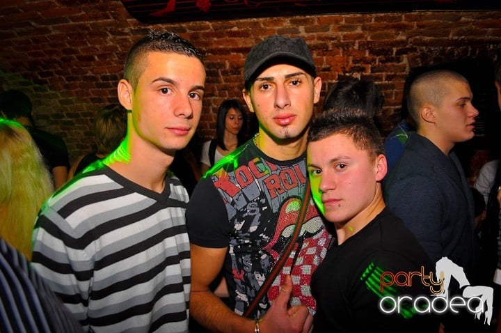 Party în Club Escape,