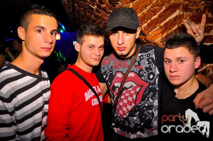 Party în Club Escape,