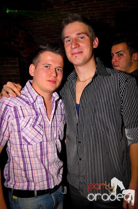 Party în Club Escape,