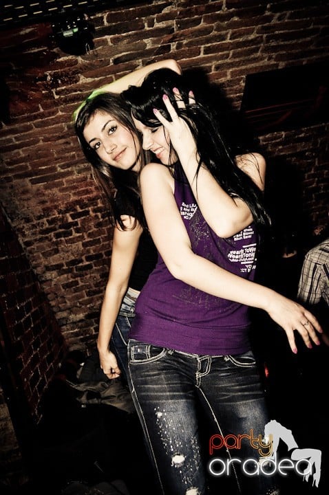 Party în Club Escape,