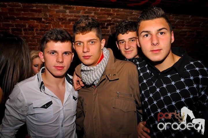 Party în Club Escape,