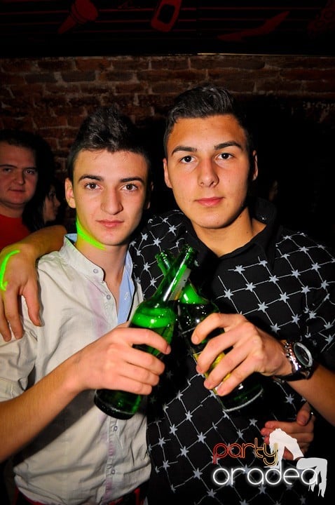 Party în Club Escape,