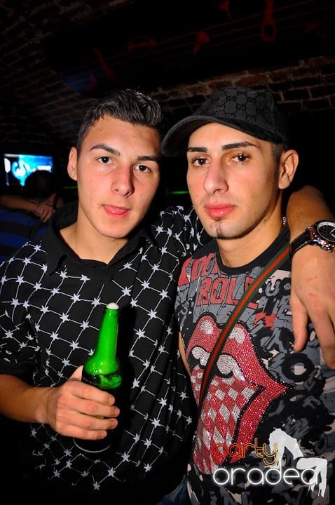 Party în Club Escape,