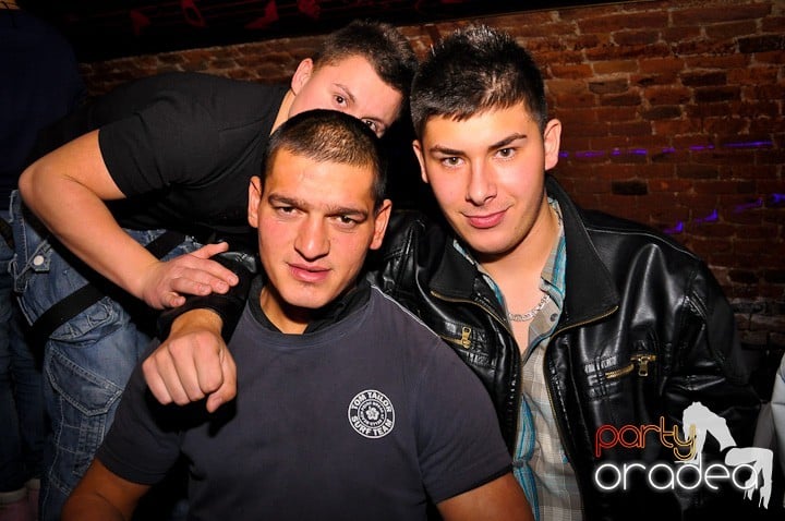 Party în Club Escape,