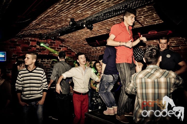 Party în Club Escape,