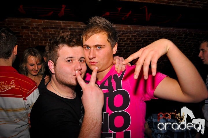 Party în Club Escape,
