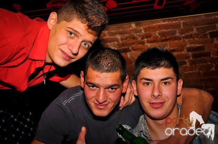 Party în Club Escape,