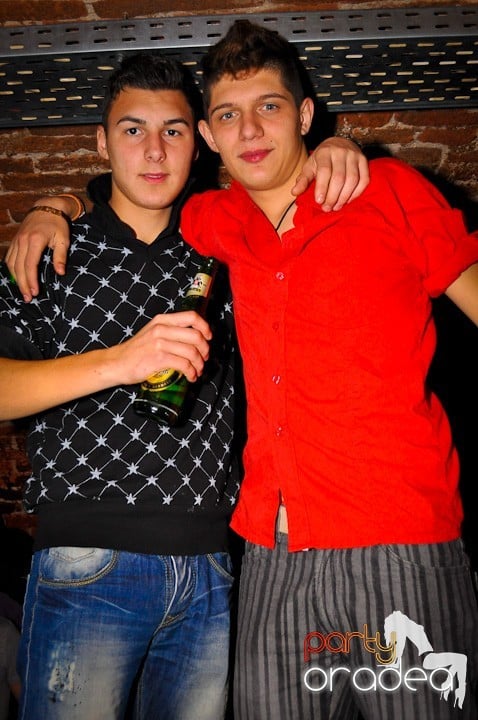 Party în Club Escape,