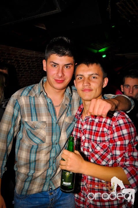 Party în Club Escape,