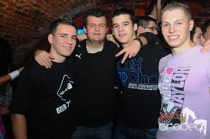 Party în Club Escape, 