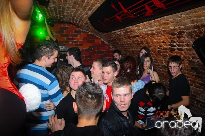 Party în Club Escape, 