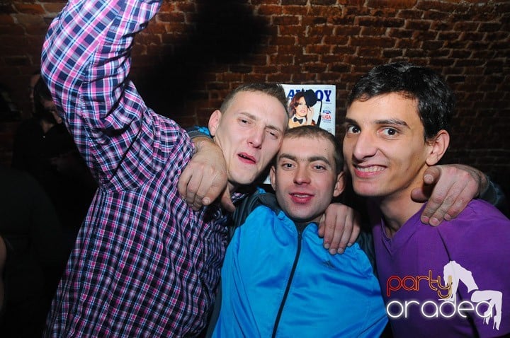 Party în Club Escape, 