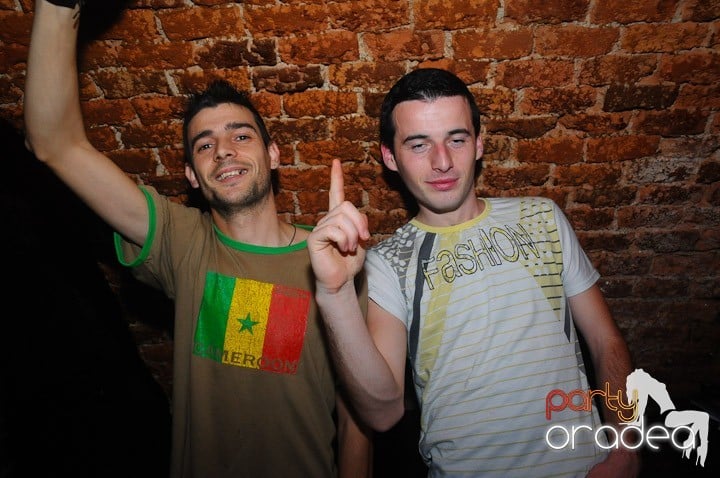 Party în Club Escape, 