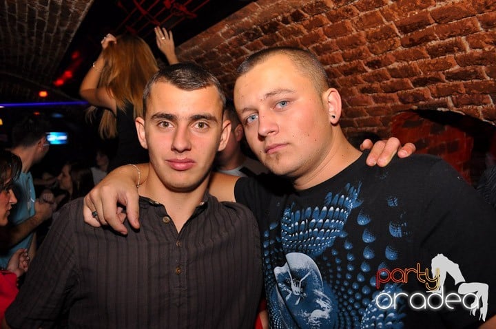 Party în Club Escape, 