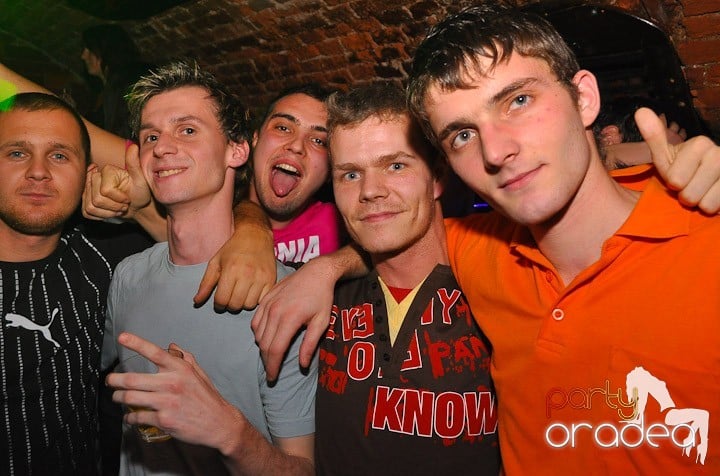 Party în Club Escape, 