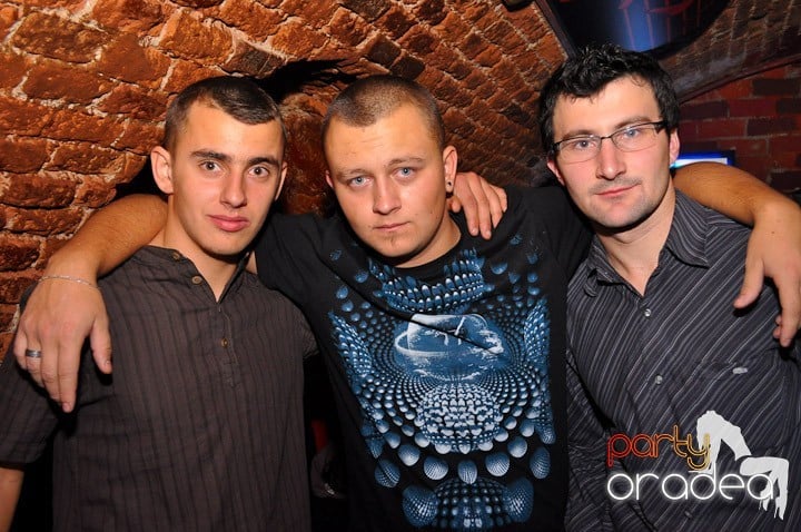 Party în Club Escape, 