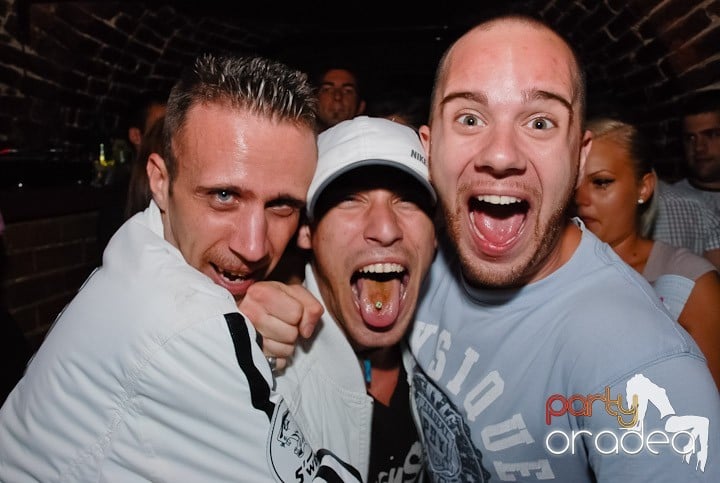 Party în Club Escape, 