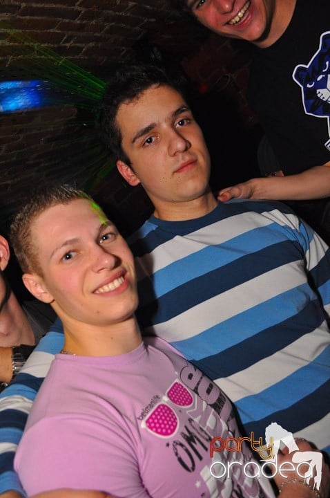 Party în Club Escape, 