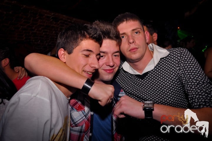 Party în Club Escape, 