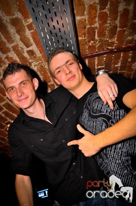 Party în Club Escape, 