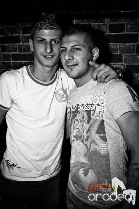 Party în Club Escape, 