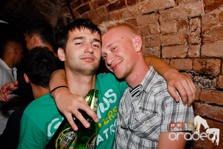 Party în Club Escape, 