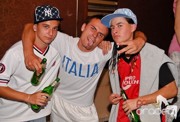 Party în Club Seven, 