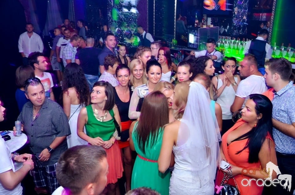 Party în Club The One cu DJ Ben Boognar,