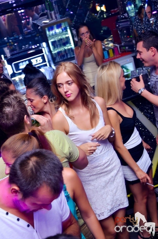 Party în Club The One cu DJ Ben Boognar,