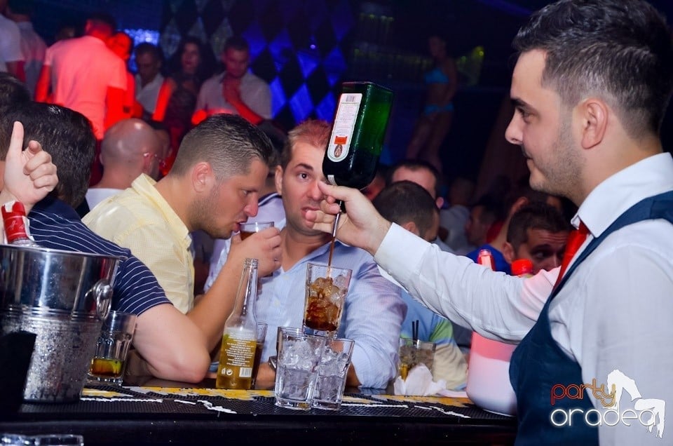 Party în Club The One cu DJ Ben Boognar,