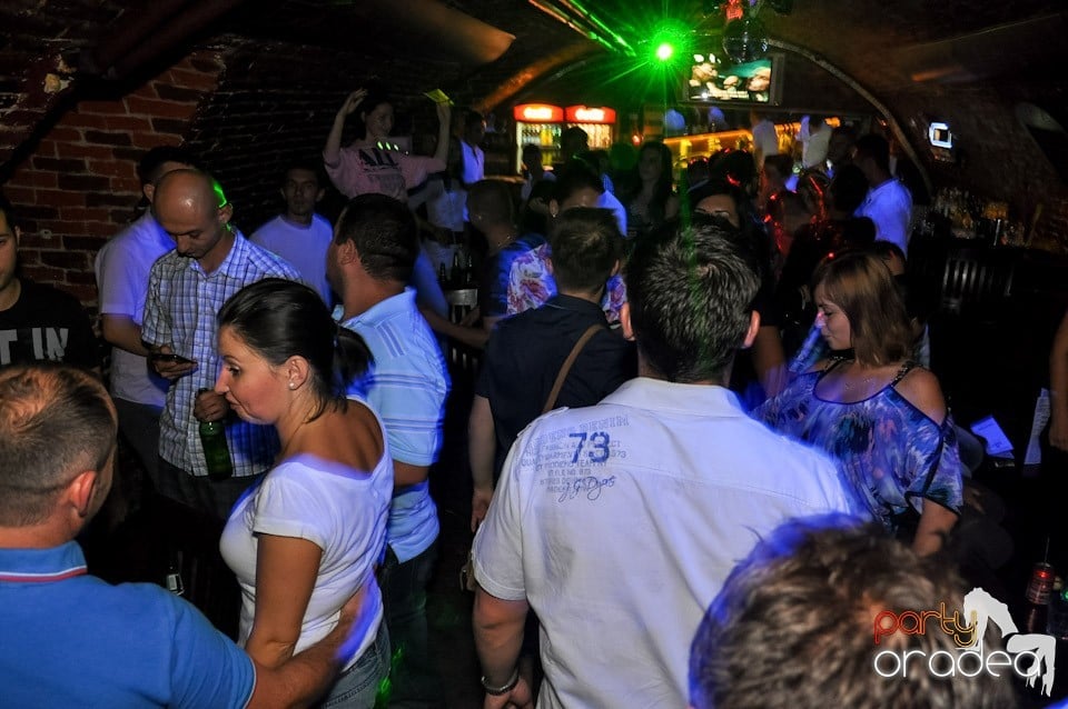 Party în Escape Club, 