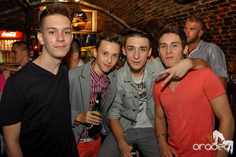 Party în Escape Club, 