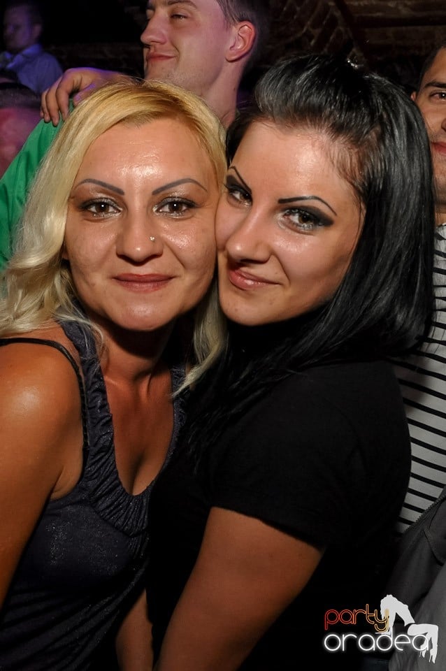 Party în Escape Club, 