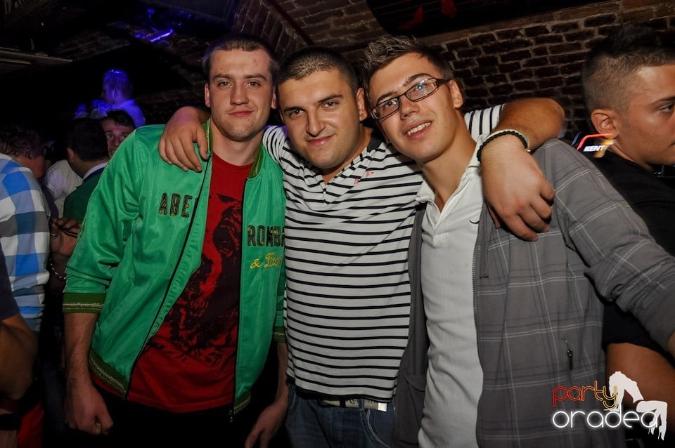 Party în Escape Club, 