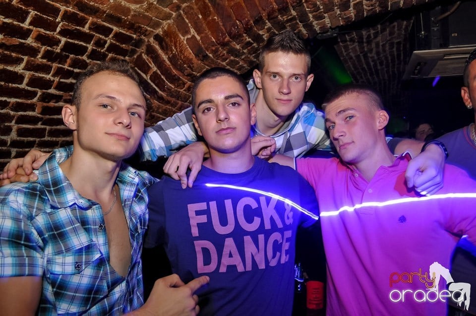 Party în Escape Club, 