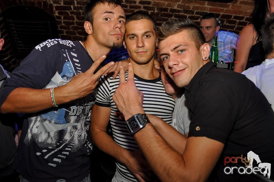 Party în Escape Club, 