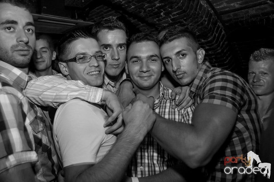 Party în Escape Club, 