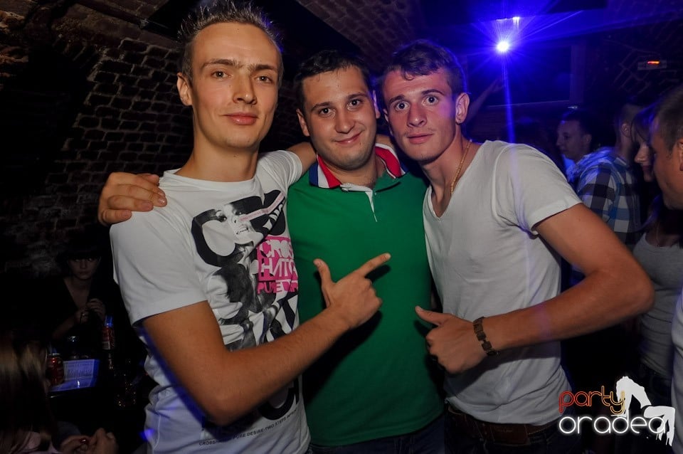 Party în Escape Club, 