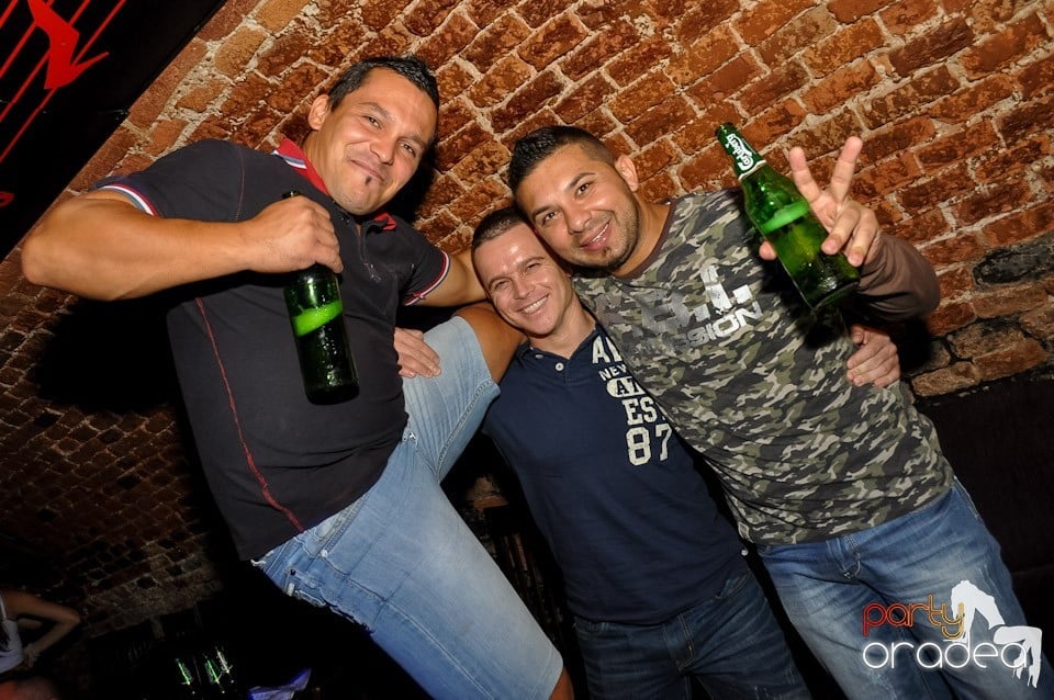 Party în Escape Club, 