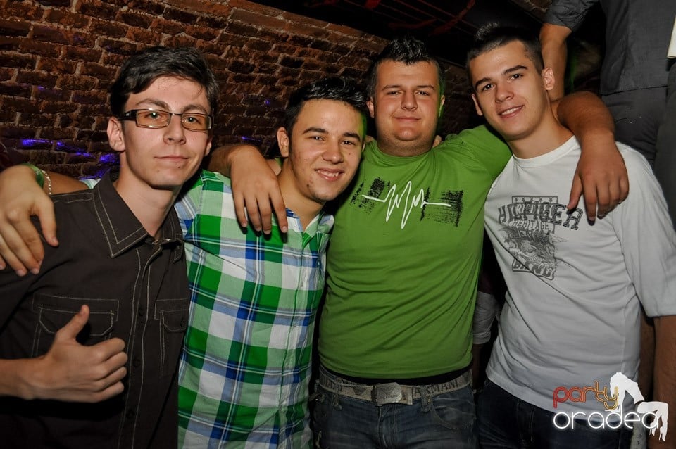 Party în Escape Club, 