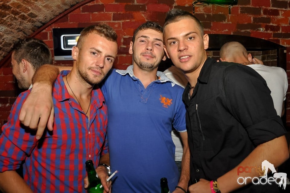 Party în Escape Club, 