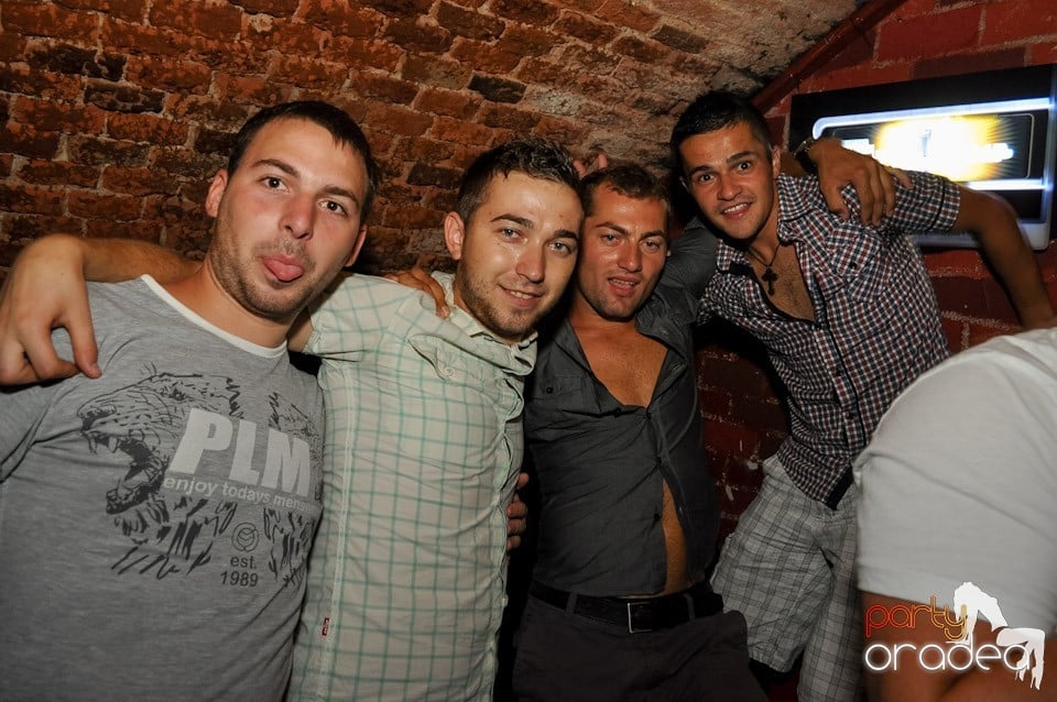 Party în Escape Club, 