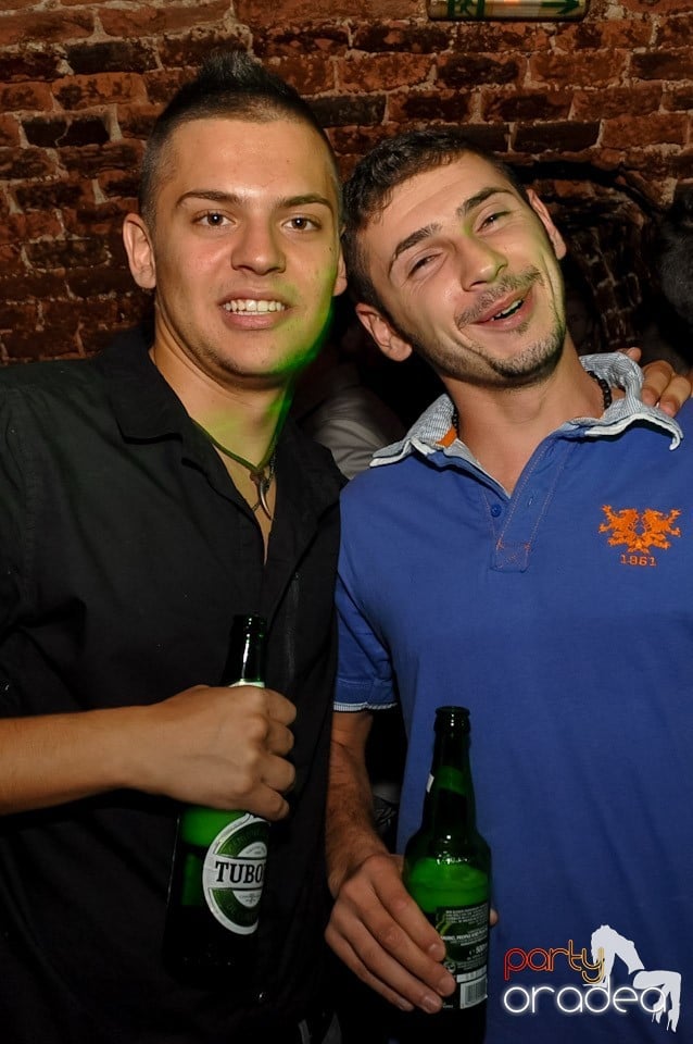 Party în Escape Club, 