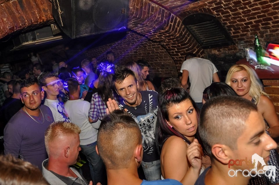 Party în Escape Club, 