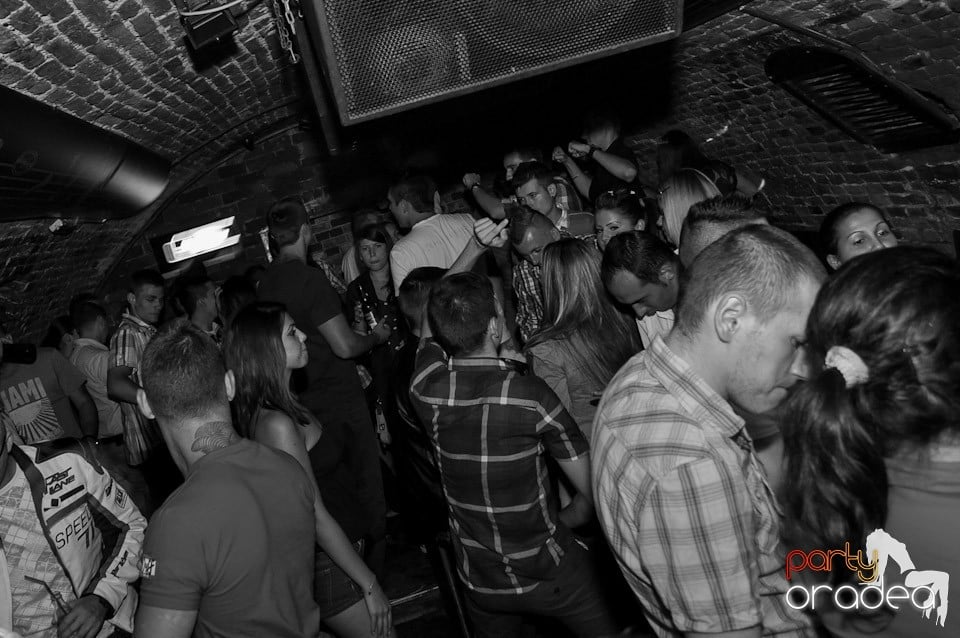 Party în Escape Club, 