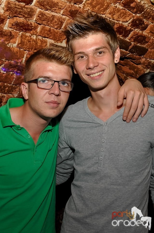 Party în Escape Club, 