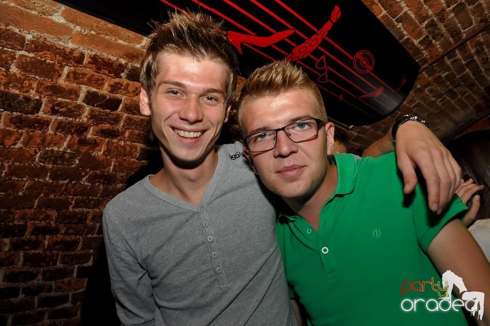 Party în Escape Club, 