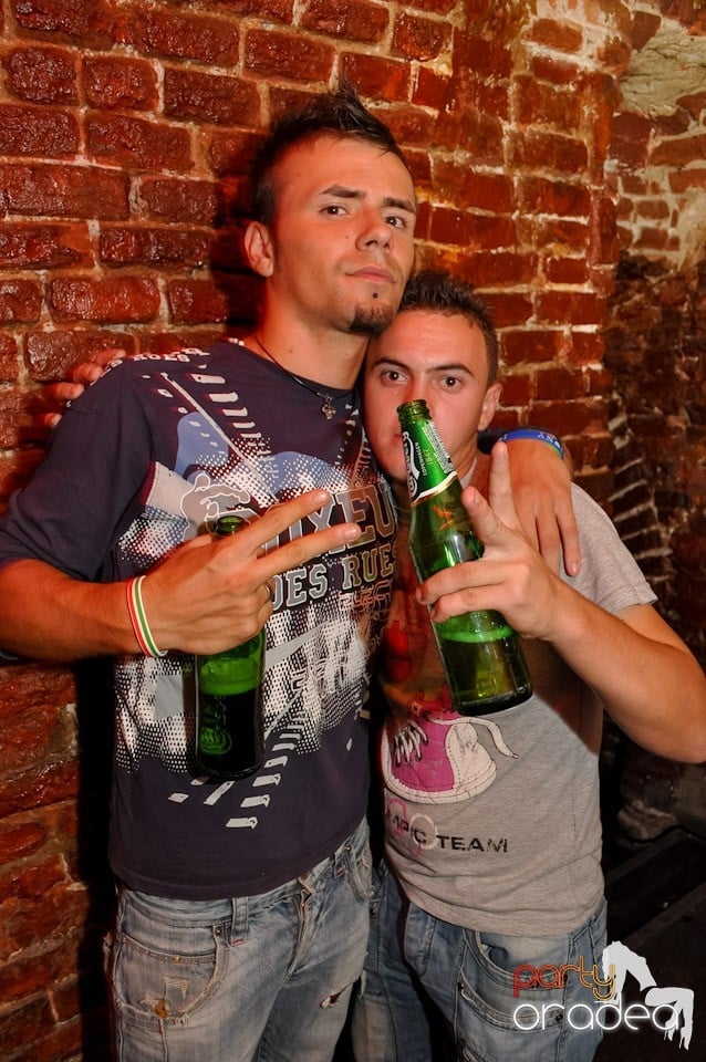 Party în Escape Club, 