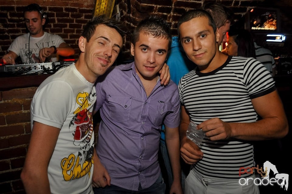 Party în Escape Club, 